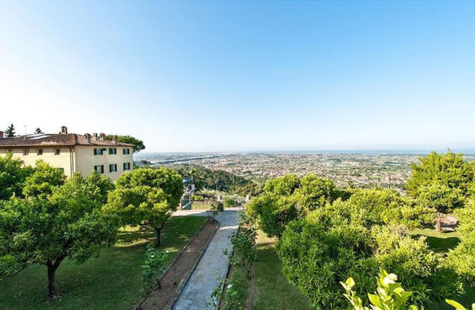 Luxury Villa Close to the Sea of Forte dei Marmi