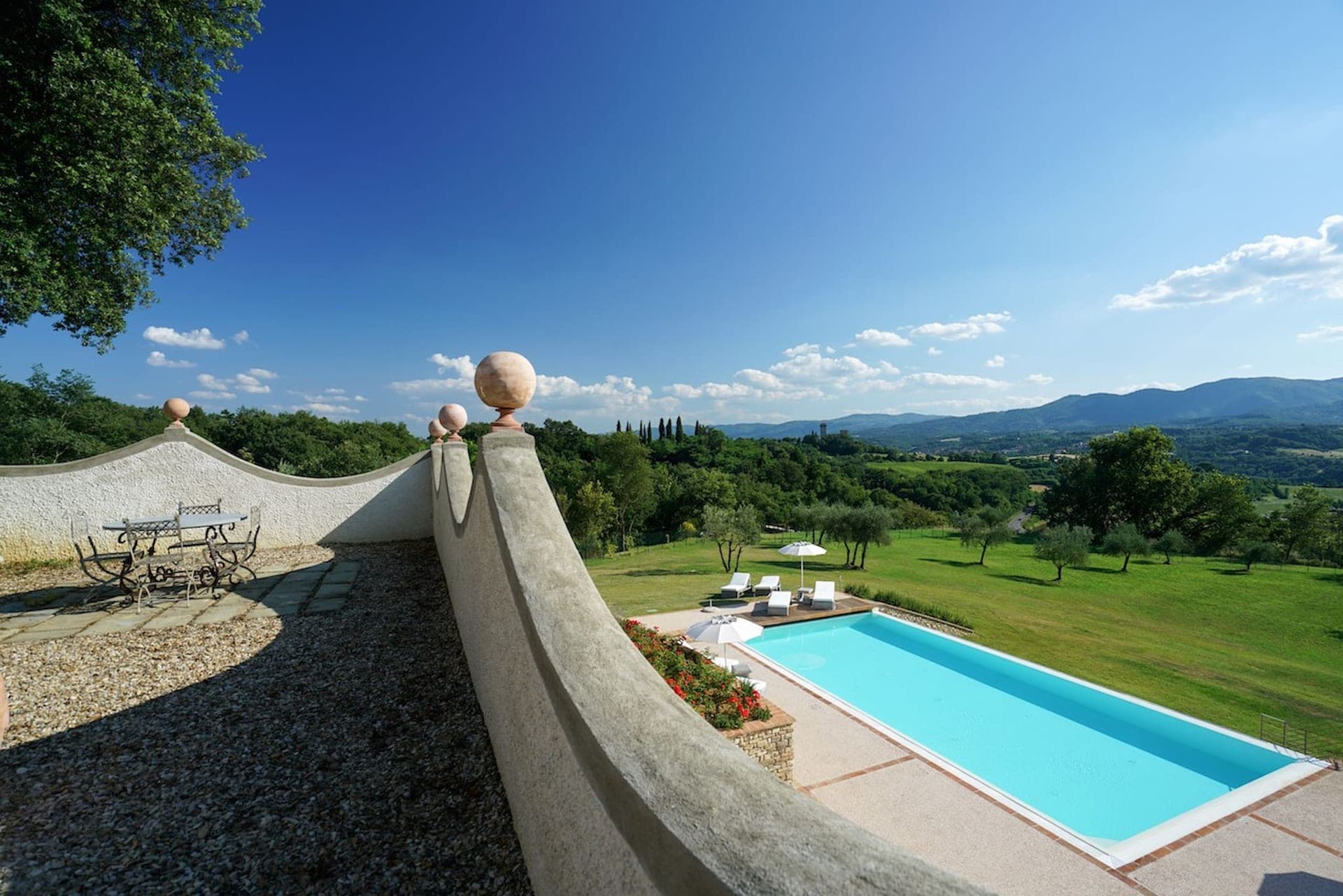 Villa Ruota with Views on the Tuscan Countryside